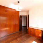 Sobrado à venda em rua fechada 480m², 4 quartos e churrasqueira no Jd das Vertentes próximo Metro Vila Sônia