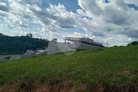 Terreno Exclusivo em Condomínio Fechado a 10 Minutos de Atibaia