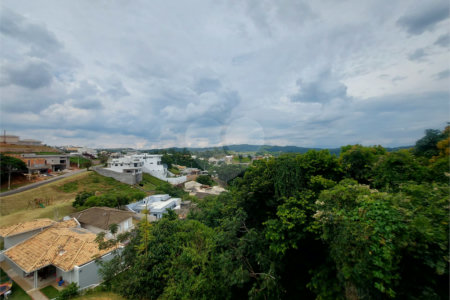 Sobrado à venda com 3 quartos, sendo 1 suíte, em Vila Omízollo, Louveira, SP