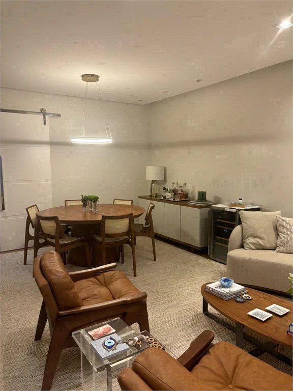 Apartamento com 4 dormitórios