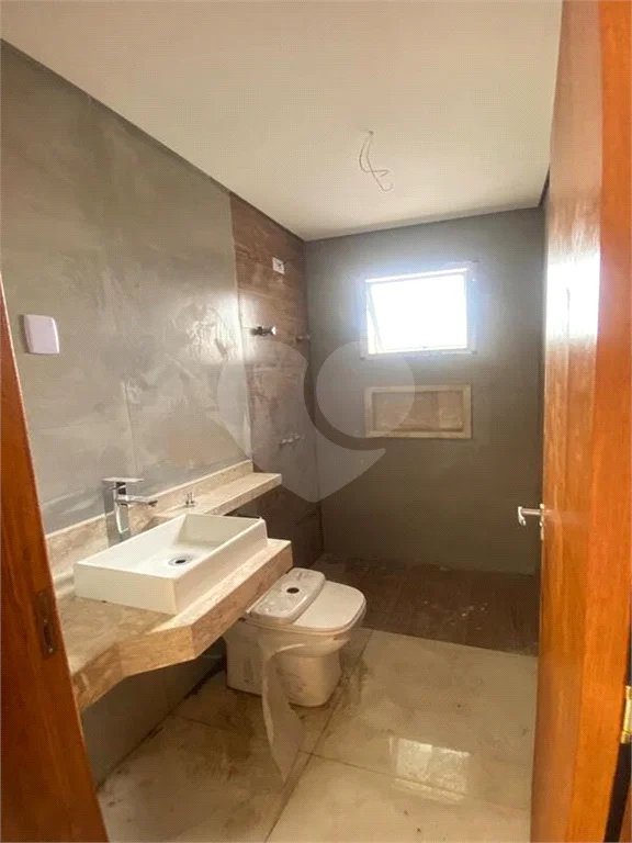 Linda casa nova á venda Jardim dos Sabias, 2 dormitorios um suite, uma vaga. 129m² de construção.