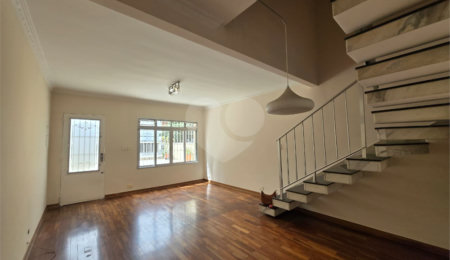 Sobrado à venda com 3 quartos, sendo 1 suíte, em Vila Mariana, São Paulo, SP