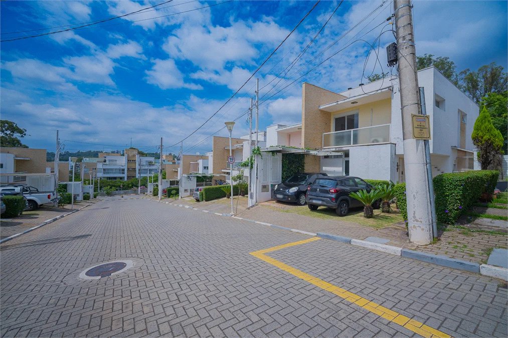Casa à venda com 3 quartos, sendo 1 suíte, no condomínio Queluz Vita - Casas, Cotia - SP