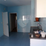 Linda casa no centro com 3 quartos.