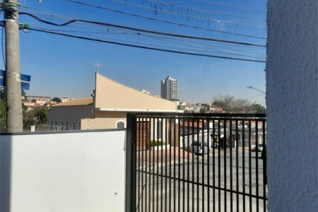 Sobrado novo com duas suites , duas vagas .