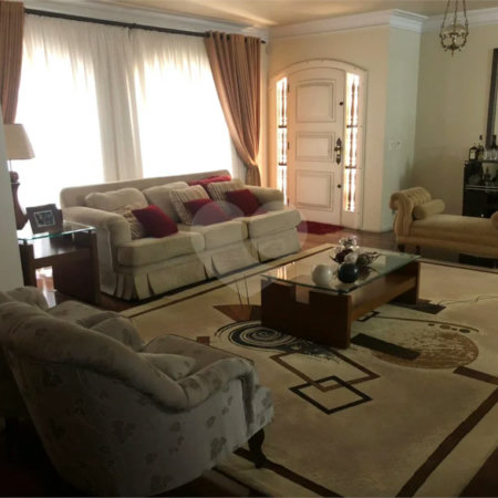 Sobrado com 363m² à venda no Alto da Moóca - 3 suítes e 6 vagas.