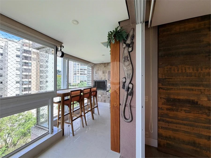 Apartamento à venda com 3 suítes em Vila Mariana, São Paulo, SP