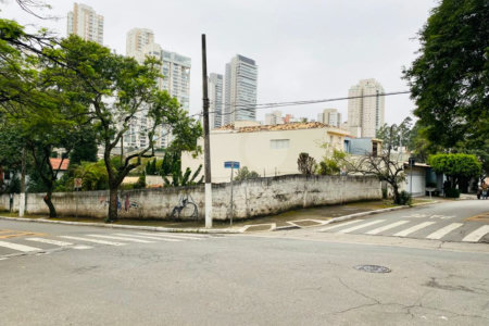 Terreno em Campo Belo