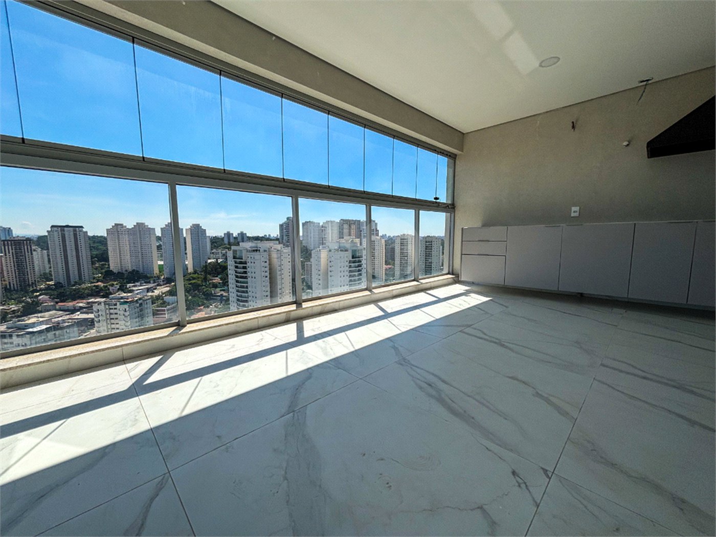 Apartamento à venda com 3 quartos, sendo 1 suíte,  em Jardim Marajoara, São Paulo, SP