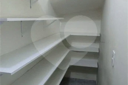 Casa com 180m², 3 dormitórios, 1 vaga, à venda na Vila Scarpelli em Santo André.