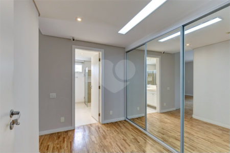 Apartamento no Alto da Boa Vista Condomíno com vasta área verde, lazer e segurança..