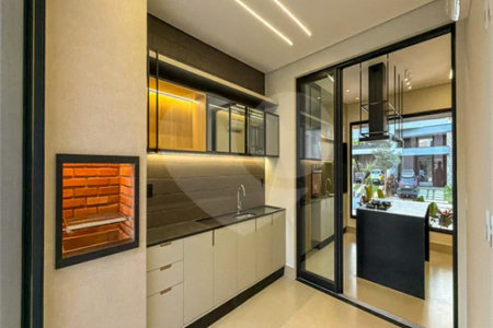 Indaiatuba - Condominio Sapezal - R$ 2.400.000,00 - Área Total 360,00 m² - Área Construída 213,32 m² - TÉRREA - 03 suítes sendo a master com closet; - Escritório; Lavabo; Cozinha com cooktop e planejados; Gourmet com churrasqueira; Ambientes preparados para ar condicionado; Piscina com cascata,