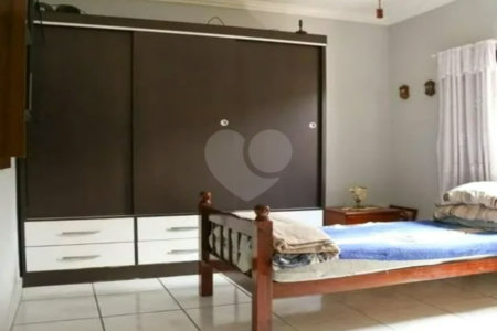 Casa com 120m² , 4 dormitórios , sendo 1 suíte , 3 vagas de garagem , à venda no Jabaquara.
