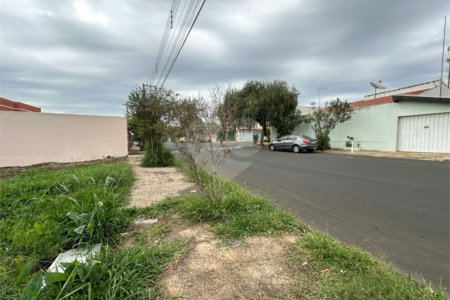 Terreno á venda, com 197m2, no Bairro Parque Primavera em São Carlos.