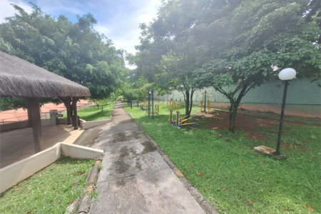 Casa à venda com 5 quartos, sendo 3 suítes, no condomínio Vila Panamericana, São Paulo - SP