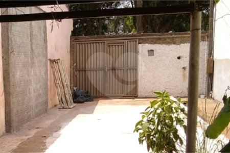 Casa térrea com 2 dormitórios.