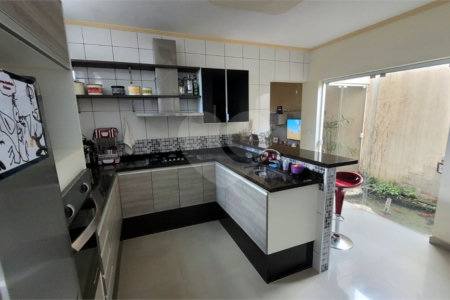 Sobrado Residencial no bairro Douradinho