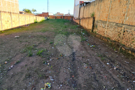 Oportunidade Comercial: Terreno de 525m² em Localização Estratégica no Parque Sissi!