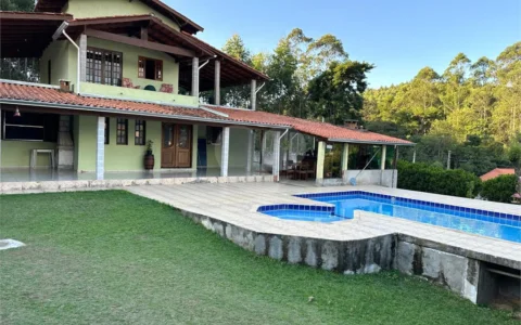 Sítio encantador em Nazaré Paulista – 1.000 m² de terreno, piscina e varanda gourmet