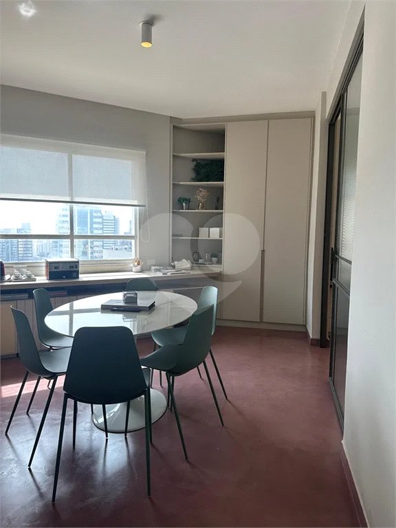 Sala comercial para venda ou locação na Avenida Paulista. 68m2