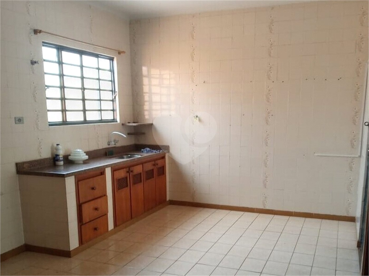 Casa térrea e espaçosa no centro da cidade por apenas R$370.000,00!!! Vamos agendar uma visita?