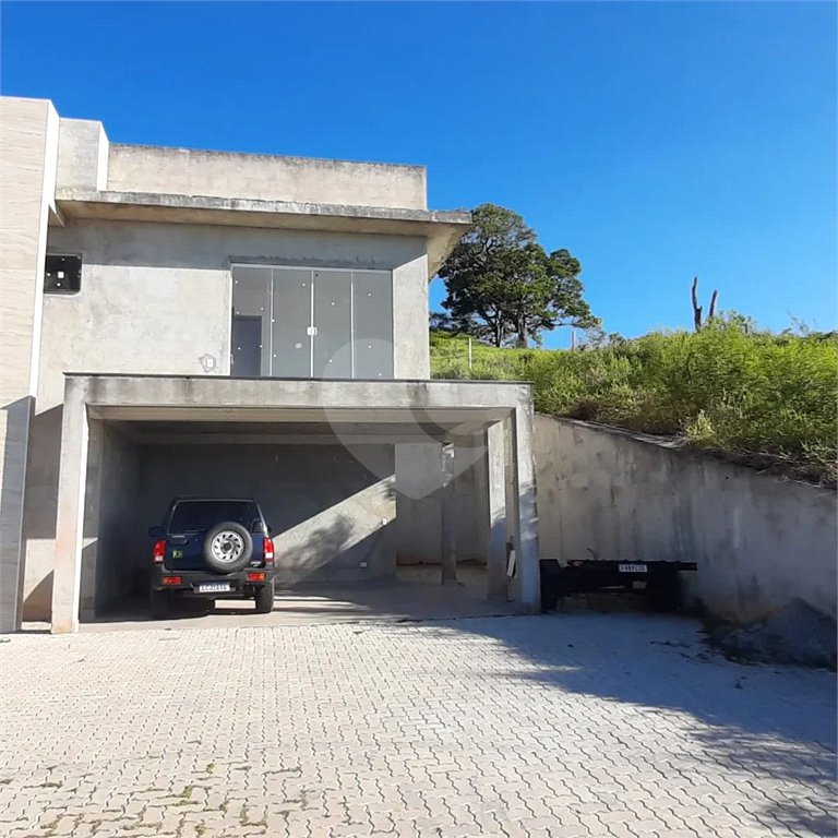 Casa nova na Serra da Cantareira com 3 suítes