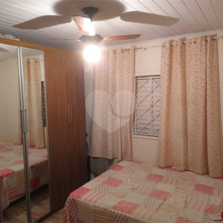 Casa Térrea com 2 dormitórios.