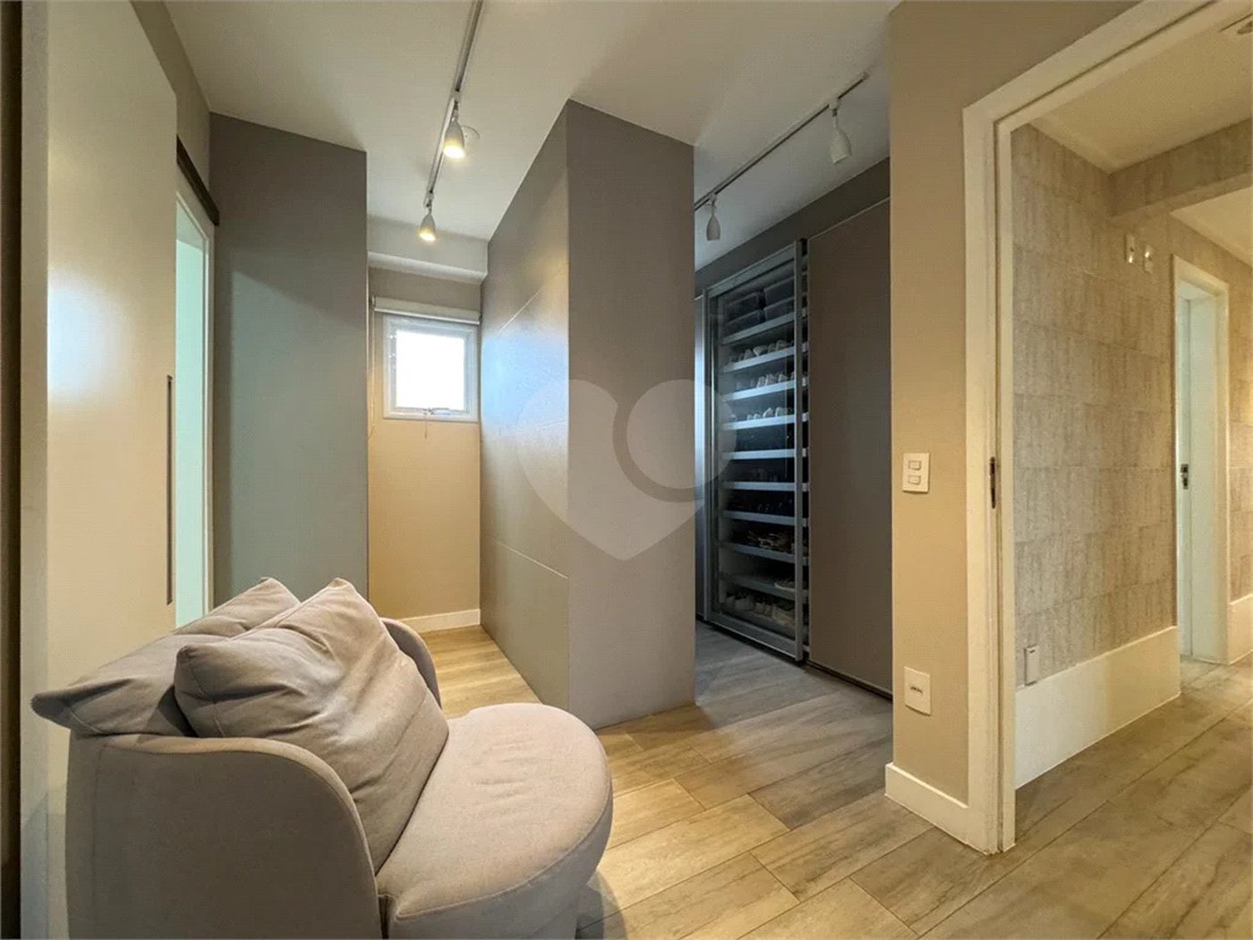 Santana Alto Padrão/Porteira Fechada, Apto. 260 m² 4 Suítes, 5 vagas 2 depósitos privativos