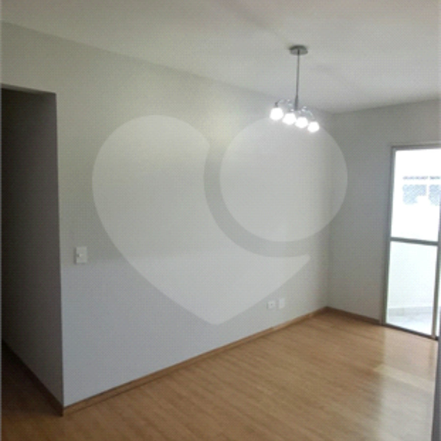 Apartamento à Venda na Vila Galvão com 2 quartos e 1 vaga