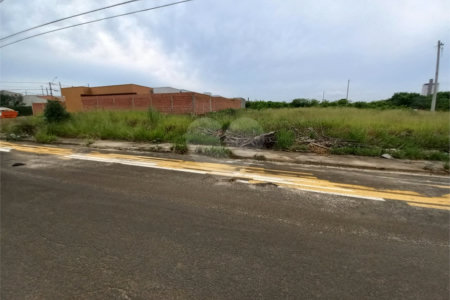 Terreno plano com 163,56 m² de área total