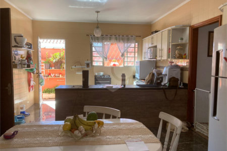 Vende-se excelente casa próxima ao Centro
