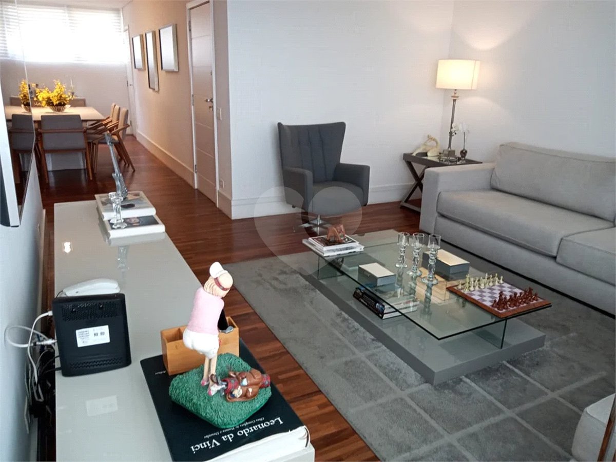 Apartamento à venda com 3 quartos, sendo 1 suíte, em Higienópolis, São Paulo, SP