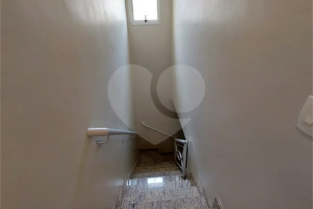Sobrado á venda com 102m²- Vila Bertioga.