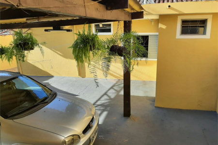 Casa com Salão Comercial no Aracy
