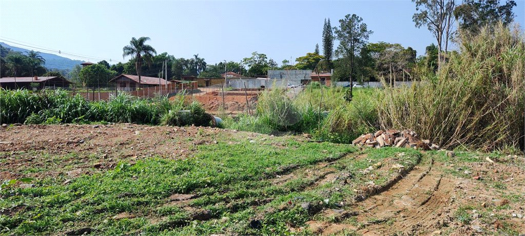 Terreno em Atibaia com 4.800 metros, pronto para construir, topografia plana, aceita financiamento