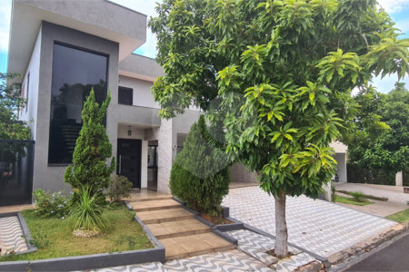 Casa térrea no Condomínio Jardim Botânico , localizado na cidade Bady Bassit/SP .