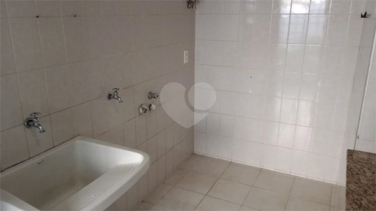 Sobrado amplo com 3 dormitorios e area de lazer a venda