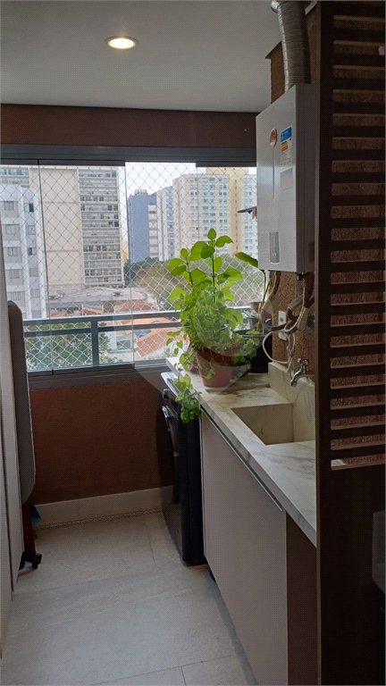 Apartamento a venda na Saúde 2 dormitórios com 2 vagas de garagem demarcadas. Aceita e estuda Permuta.