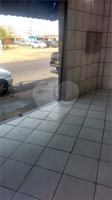 Casa térrea + Sala Comercial na Vila Prado.