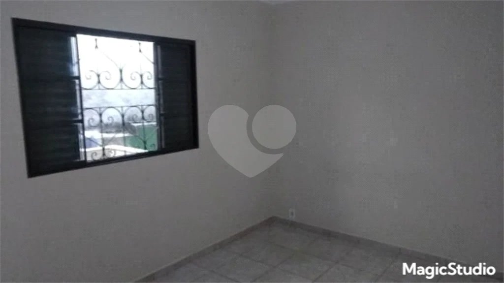 4 casas independentes em terreno de 245m² , à venda no Jardim Soares em Guainazes.