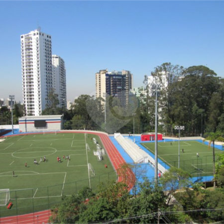 Muito próximo ao Graded School