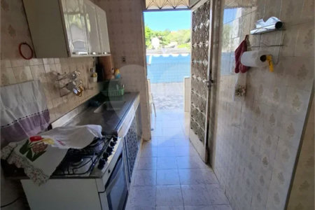 Ó TIMO CASA COM 3 QUARTOS E TERRAÇO EM CONTOMINIO FECHADO