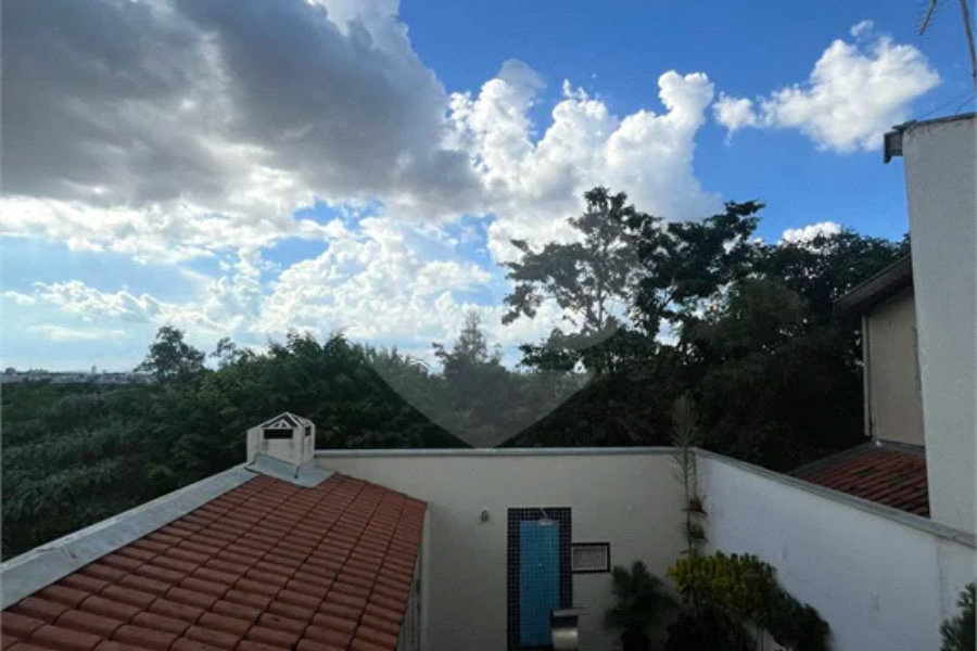 Casa ampla no bairro Terra Rica com 3 pavimentos e excelente estrutura.