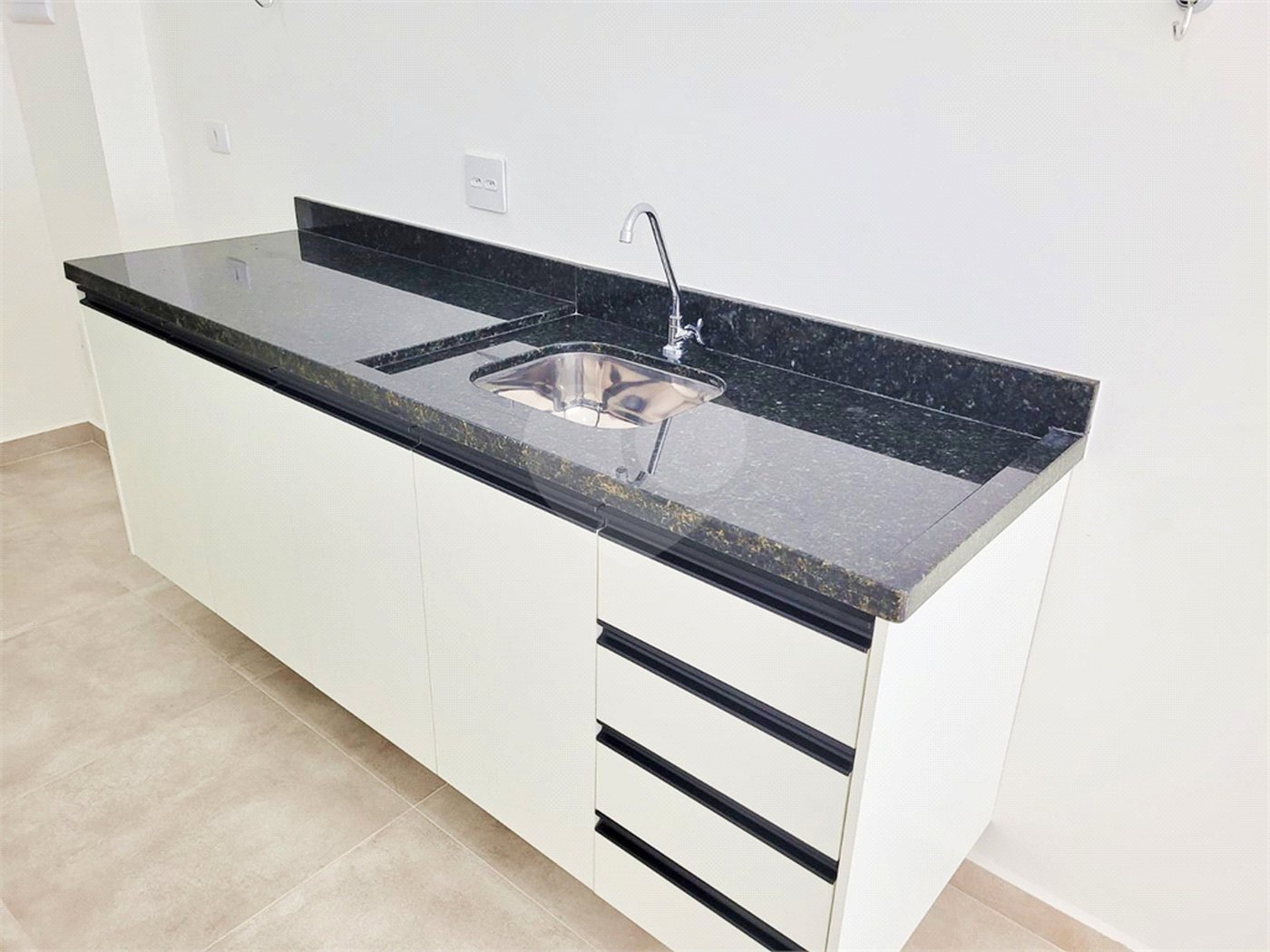 Apartamento a venda em Mirandopolis com 1 quarto, banheiro e cozinha, sem garagem