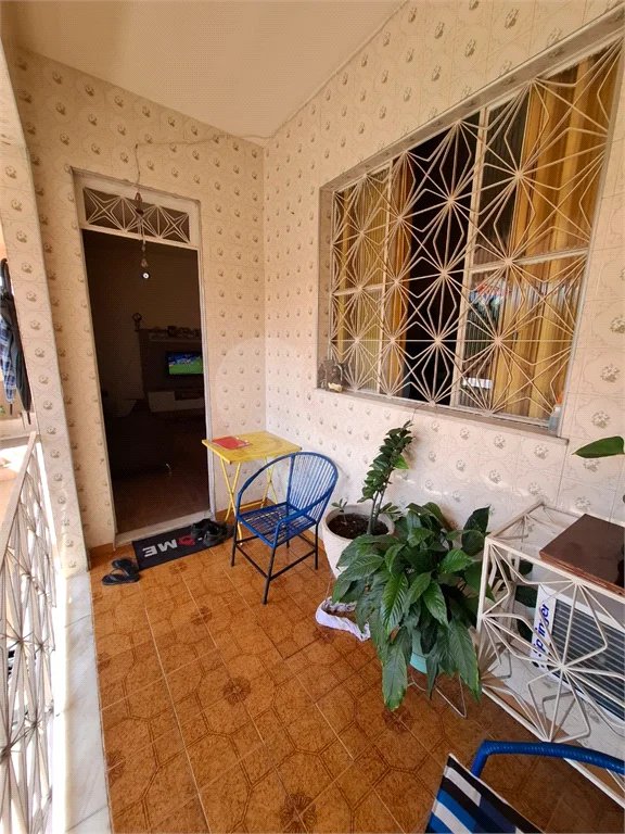 Ó TIMO CASA COM 3 QUARTOS E TERRAÇO EM CONTOMINIO FECHADO