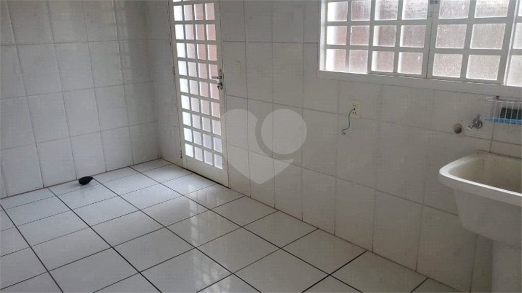 Casa com 4 Quartos para alugar - Residencial Samambaia