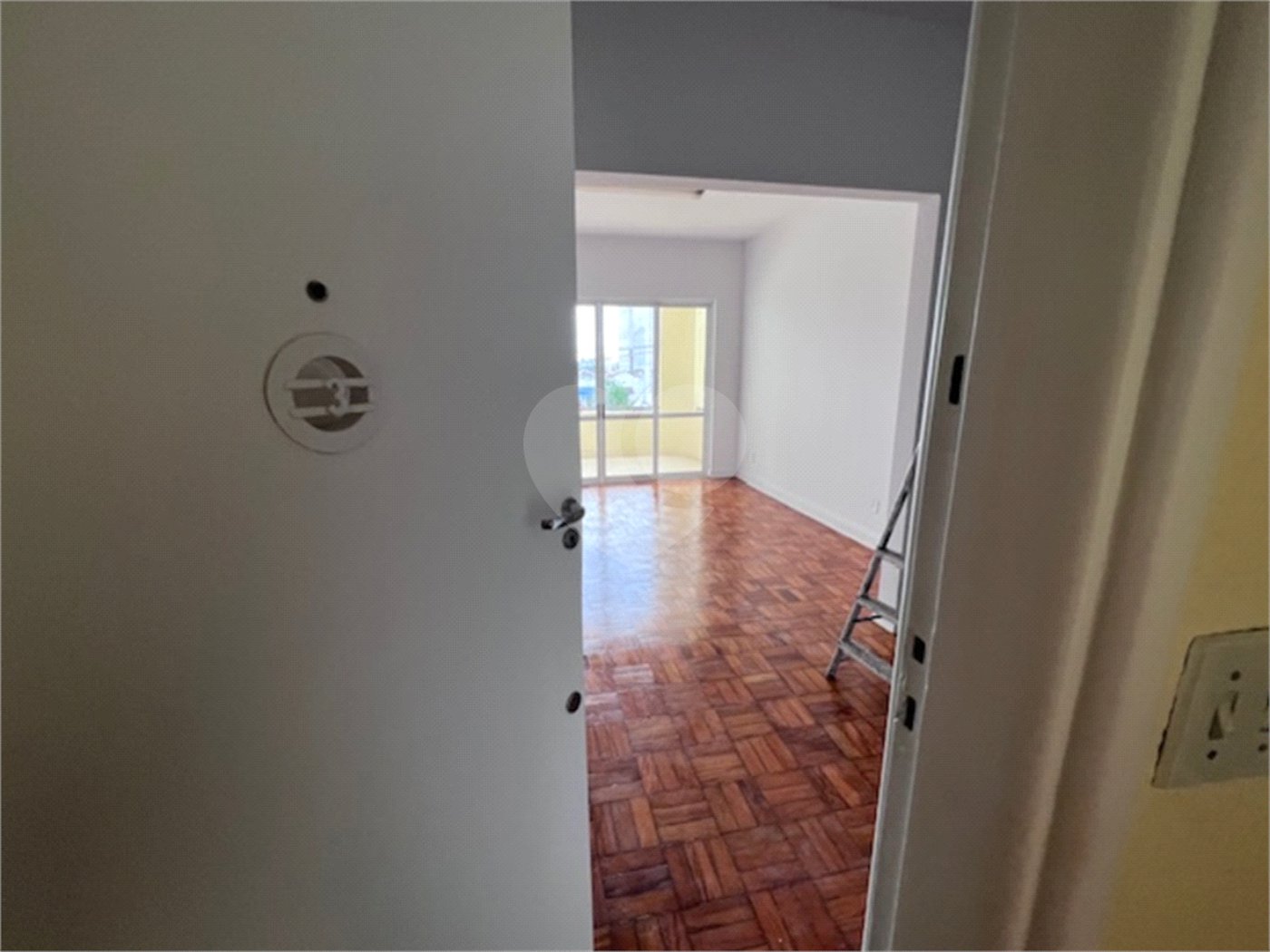 Prédio inteiro para venda.