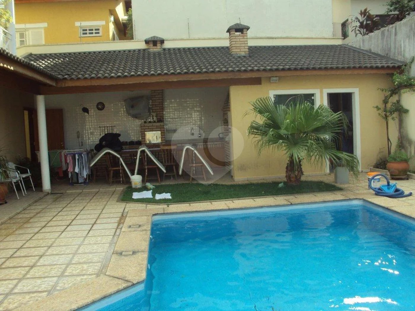 SOBRADO MARAVILHOSO A VENDA NO JARDIM FLORESTA (TREMEMBÉ) - 4 SUÍTES, PISCINA E 6 VAGAS DE GARAGEM