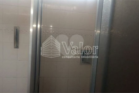 Casa térrea com 2 dormitórios.