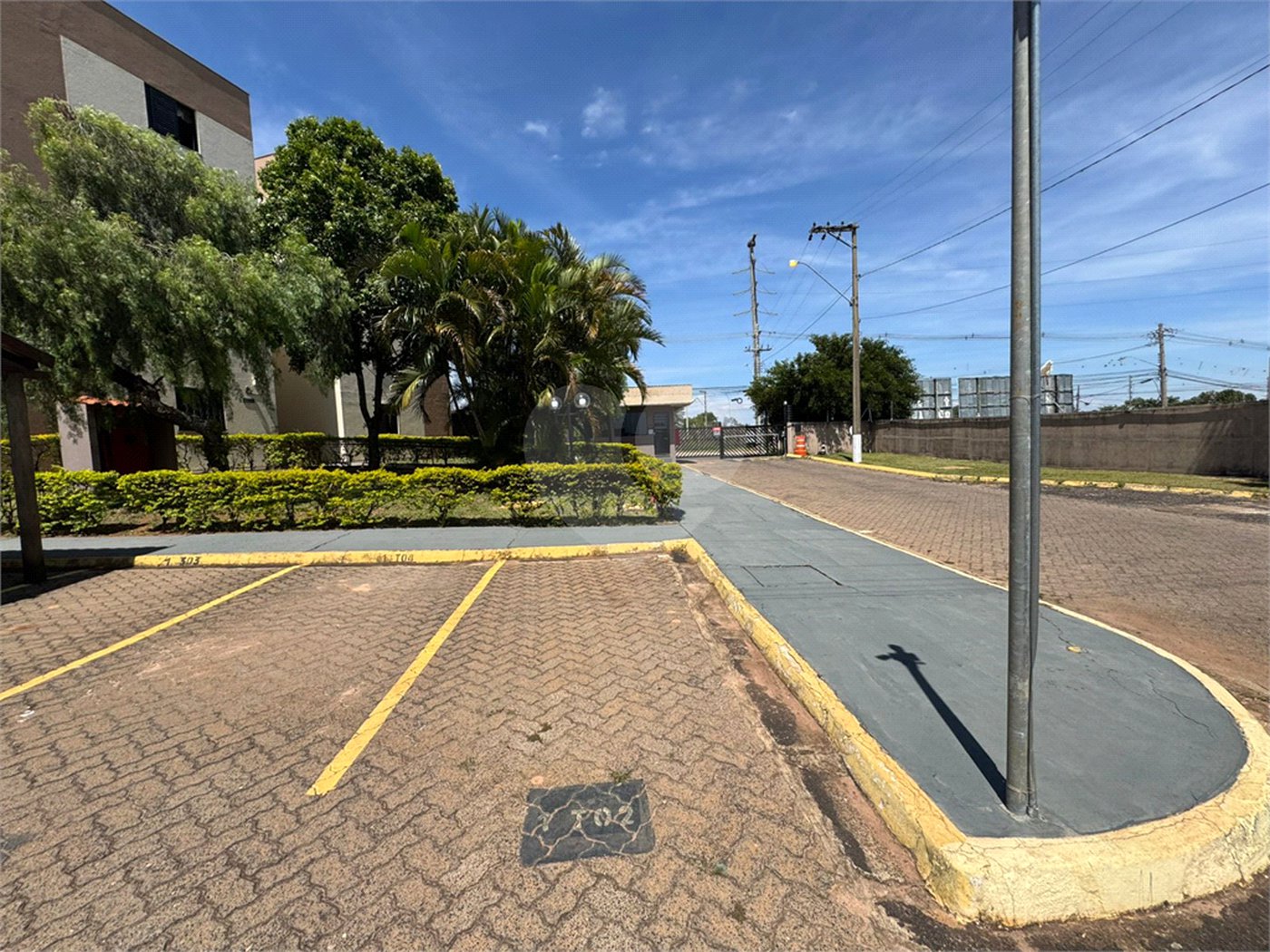 Apartamento com 03 Dormitórios, á venda, em São Carlos-SP.